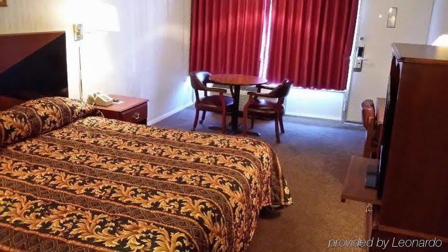 Red Carpet Inn - Louisville Exteriér fotografie